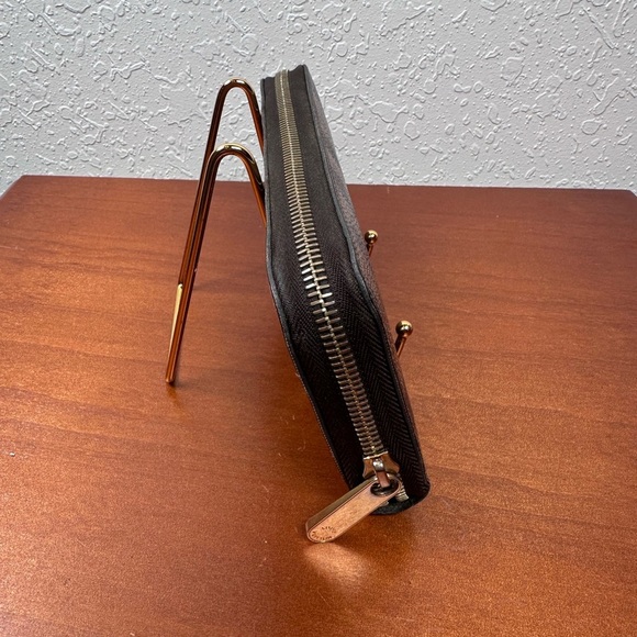 LOUIS VUITTON Damier Ebene Zippy Wallet
Long Wallet CA3112 - Picture 3 of 15